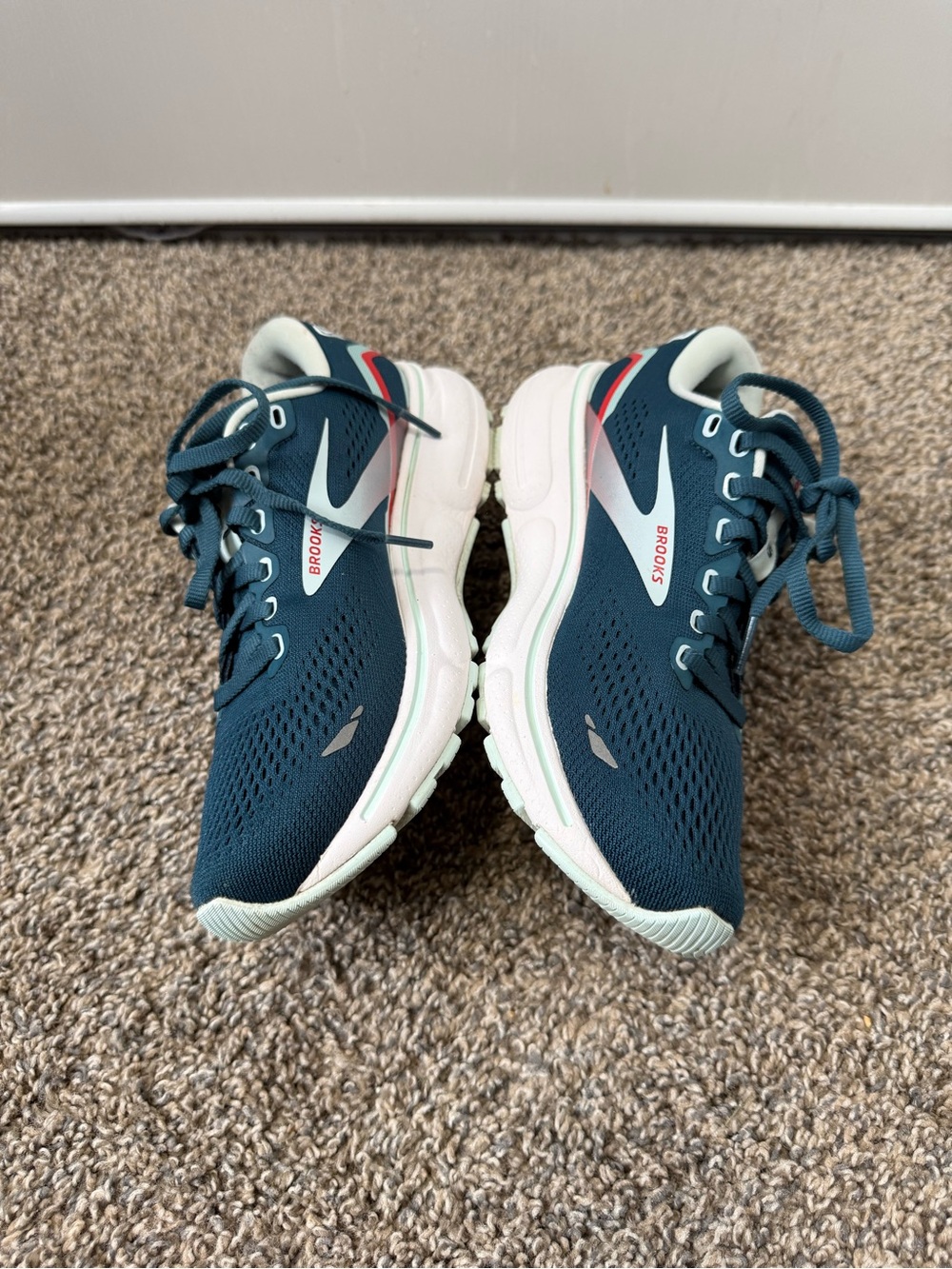 Brooks ghost 15 Women's Running Shoes - Teal with White and Red Accents - Picture 3 of 7